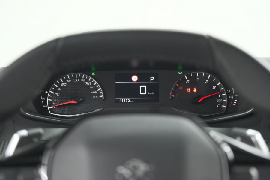 Peugeot 2008 PureTech 130 EAT8 Active Pack | Trekhaak | Camera | Navigatie | Parkeersensoren | Apple Carplay