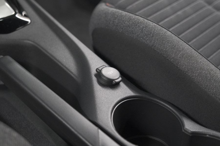 Peugeot 2008 PureTech 130 EAT8 Active Pack | Trekhaak | Camera | Navigatie | Parkeersensoren | Apple Carplay