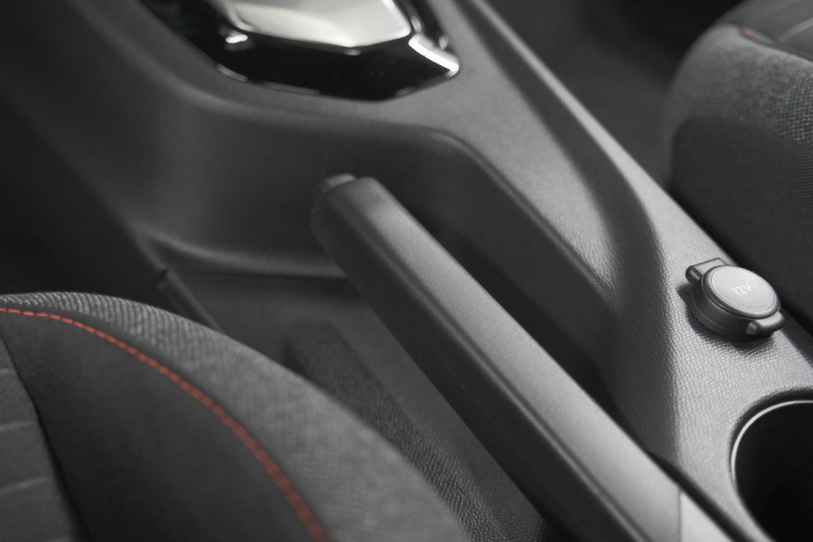Peugeot 2008 PureTech 130 EAT8 Active Pack | Trekhaak | Camera | Navigatie | Parkeersensoren | Apple Carplay