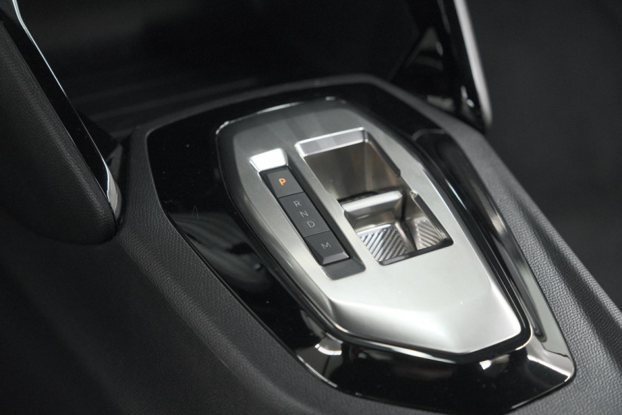 Peugeot 2008 PureTech 130 EAT8 Active Pack | Trekhaak | Camera | Navigatie | Parkeersensoren | Apple Carplay