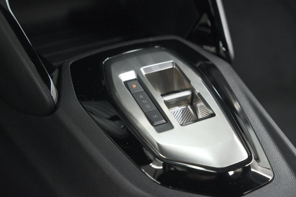 Peugeot 2008 PureTech 130 EAT8 Active Pack | Trekhaak | Camera | Navigatie | Parkeersensoren | Apple Carplay