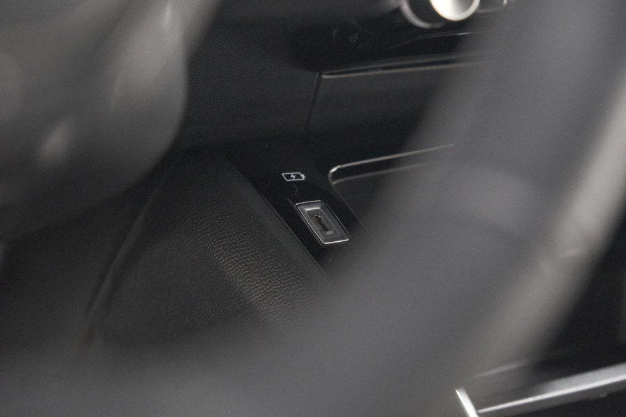 Peugeot 2008 PureTech 130 EAT8 Active Pack | Trekhaak | Camera | Navigatie | Parkeersensoren | Apple Carplay