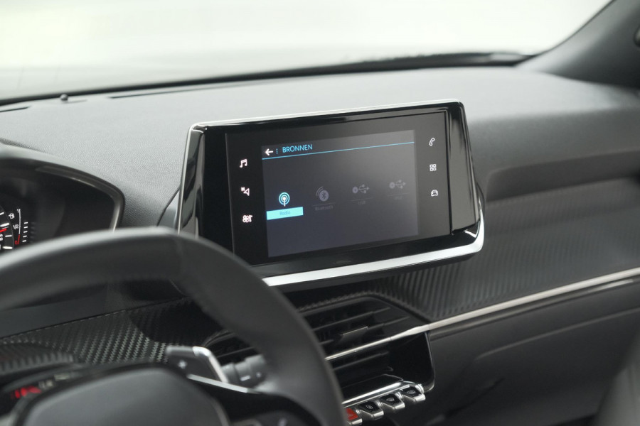 Peugeot 2008 PureTech 130 EAT8 Active Pack | Trekhaak | Camera | Navigatie | Parkeersensoren | Apple Carplay
