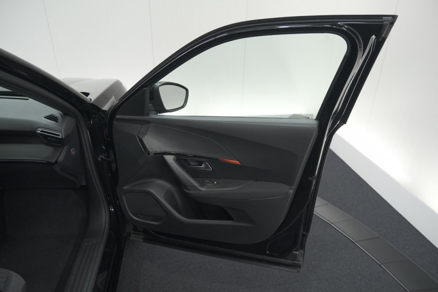 Peugeot 2008 PureTech 130 EAT8 Active Pack | Trekhaak | Camera | Navigatie | Parkeersensoren | Apple Carplay