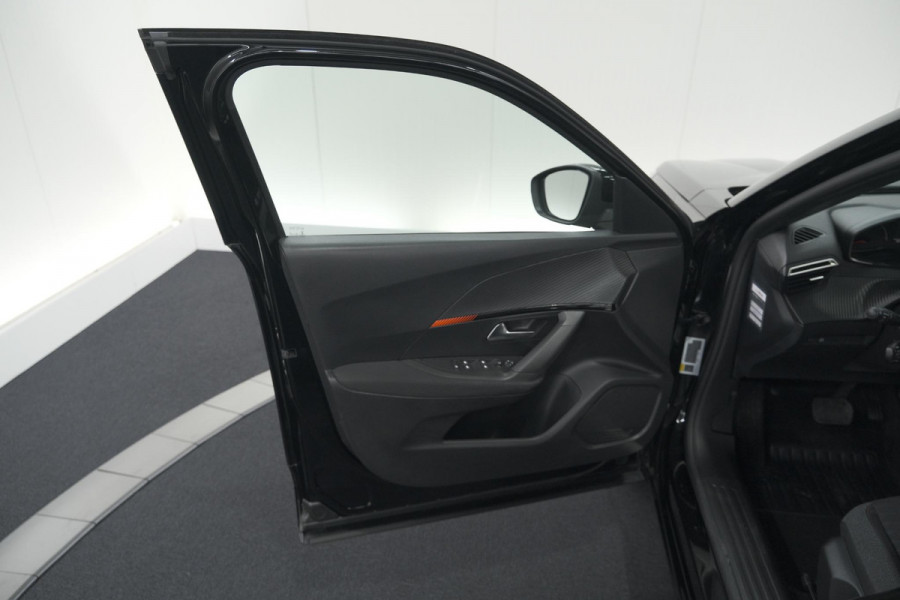 Peugeot 2008 PureTech 130 EAT8 Active Pack | Trekhaak | Camera | Navigatie | Parkeersensoren | Apple Carplay