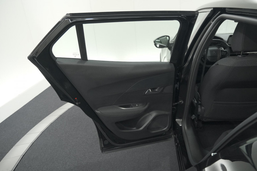 Peugeot 2008 PureTech 130 EAT8 Active Pack | Trekhaak | Camera | Navigatie | Parkeersensoren | Apple Carplay