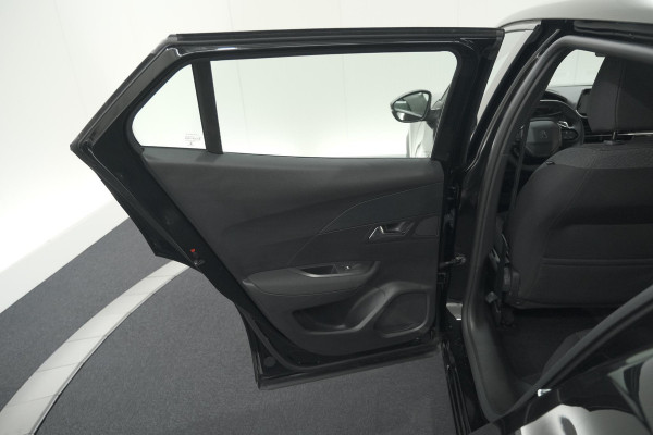 Peugeot 2008 PureTech 130 EAT8 Active Pack | Trekhaak | Camera | Navigatie | Parkeersensoren | Apple Carplay