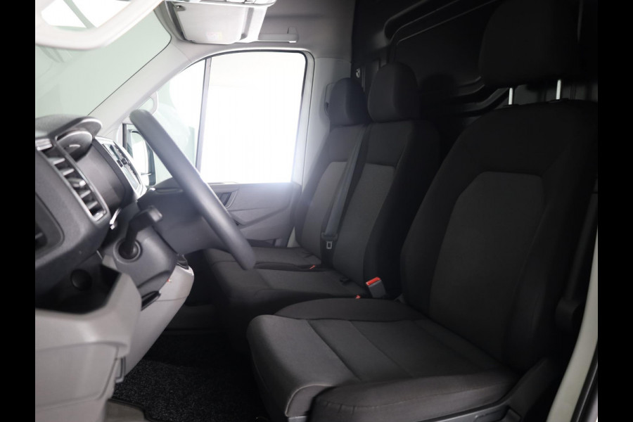 Volkswagen Crafter 35 2.0 TDI L3H3 Highline EURO VI 140 pk Automaat | Verlengde garantie | Navigatie | Trekhaak | Parkeersensoren | Achteruitrijcamera | Cruise control |
