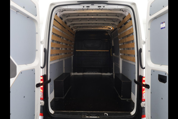 Volkswagen Crafter 35 2.0 TDI L3H3 Highline EURO VI 140 pk Automaat | Verlengde garantie | Navigatie | Trekhaak | Parkeersensoren | Achteruitrijcamera | Cruise control |