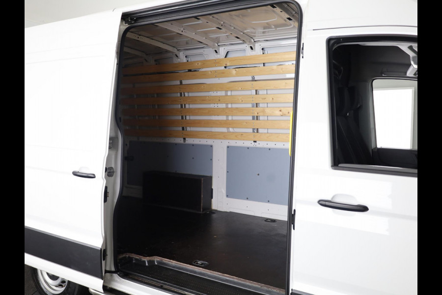 Volkswagen Crafter 35 2.0 TDI L3H3 Highline EURO VI 140 pk Automaat | Verlengde garantie | Navigatie | Trekhaak | Parkeersensoren | Achteruitrijcamera | Cruise control |