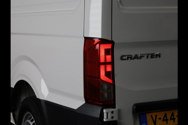 Volkswagen Crafter 35 2.0 TDI L3H3 Highline EURO VI 140 pk Automaat | Verlengde garantie | Navigatie | Trekhaak | Parkeersensoren | Achteruitrijcamera | Cruise control |