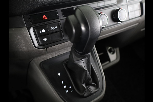Volkswagen Crafter 35 2.0 TDI L3H3 Highline EURO VI 140 pk Automaat | Verlengde garantie | Navigatie | Trekhaak | Parkeersensoren | Achteruitrijcamera | Cruise control |