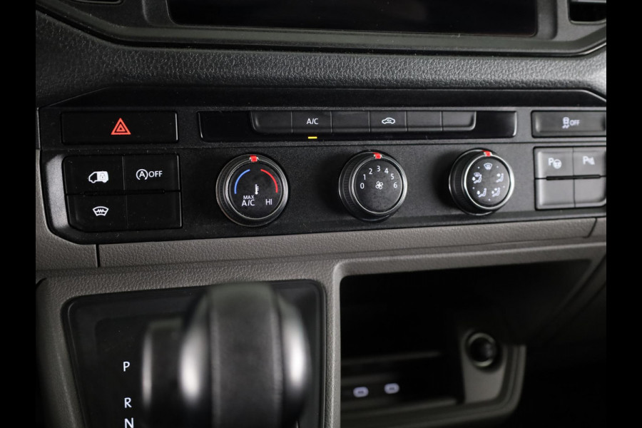 Volkswagen Crafter 35 2.0 TDI L3H3 Highline EURO VI 140 pk Automaat | Verlengde garantie | Navigatie | Trekhaak | Parkeersensoren | Achteruitrijcamera | Cruise control |