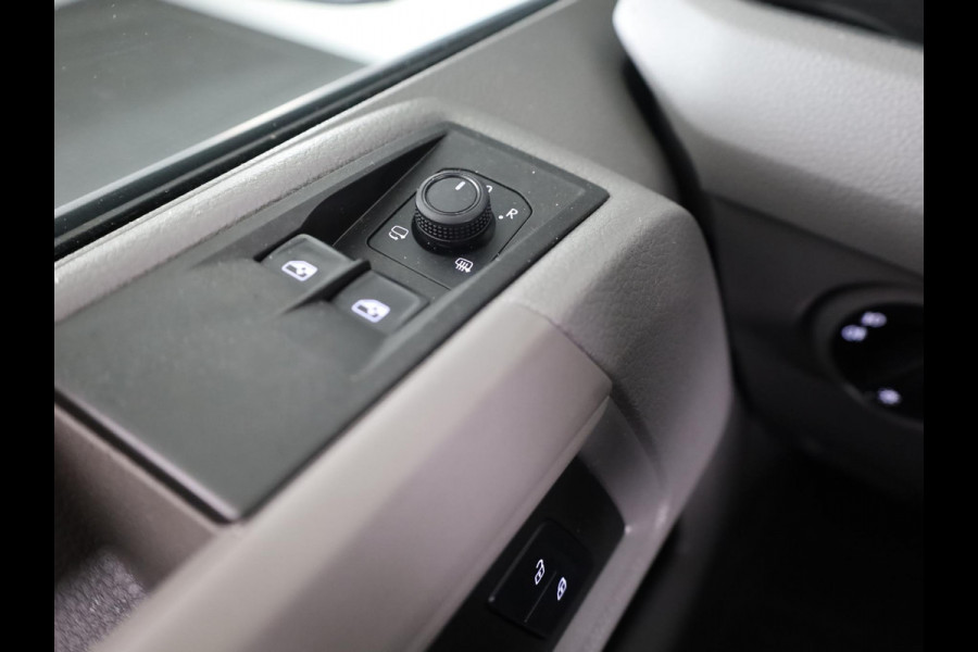 Volkswagen Crafter 35 2.0 TDI L3H3 Highline EURO VI 140 pk Automaat | Verlengde garantie | Navigatie | Trekhaak | Parkeersensoren | Achteruitrijcamera | Cruise control |