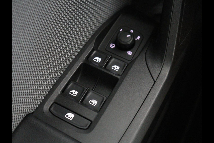 Seat Leon Sportstourer 1.0 eTSI FR Business | Cruise control | Camera | Park assist | Carplay | Sfeerverlichting | Trekhaak | Full LED | Climate control