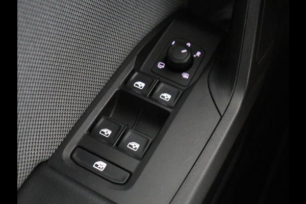 Seat Leon Sportstourer 1.0 eTSI FR Business | Cruise control | Camera | Park assist | Carplay | Sfeerverlichting | Trekhaak | Full LED | Climate control
