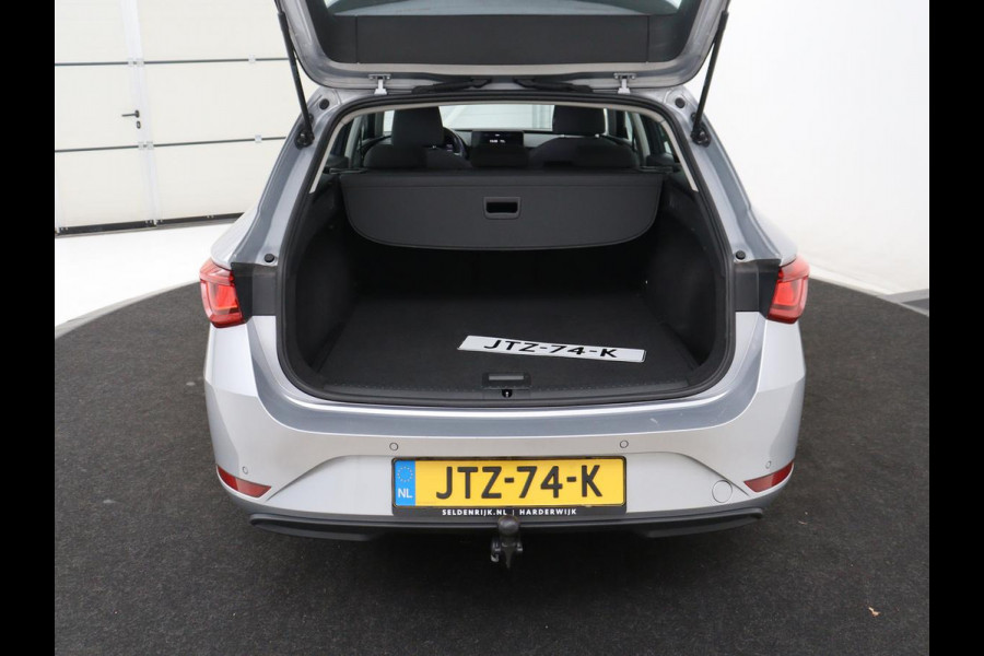 Seat Leon Sportstourer 1.0 eTSI FR Business | Cruise control | Camera | Park assist | Carplay | Sfeerverlichting | Trekhaak | Full LED | Climate control
