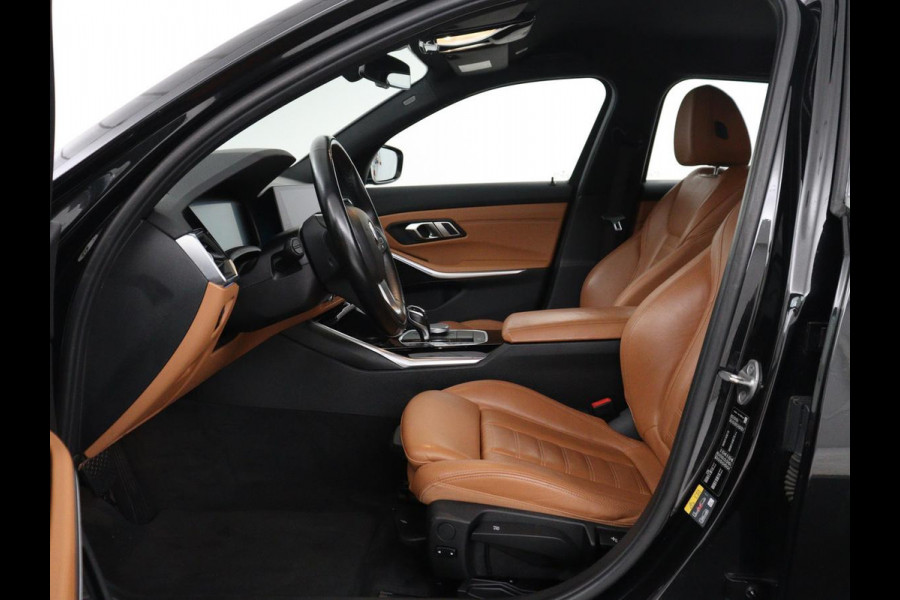 BMW 3 Serie Touring 330e Business Edition Plus | SOH 88,3% | Leder | Stoelverwarming | | Carplay | Navigatie | Park assist | Sfeerverlichting | Elektrische achterklep