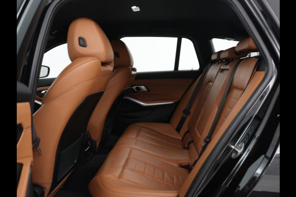 BMW 3 Serie Touring 330e Business Edition Plus | SOH 88,3% | Leder | Stoelverwarming | | Carplay | Navigatie | Park assist | Sfeerverlichting | Elektrische achterklep