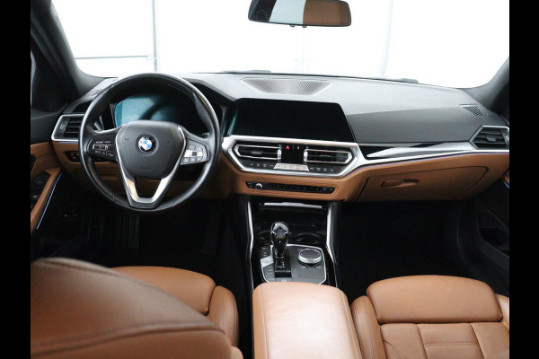 BMW 3 Serie Touring 330e Business Edition Plus | SOH 88,3% | Leder | Stoelverwarming | | Carplay | Navigatie | Park assist | Sfeerverlichting | Elektrische achterklep