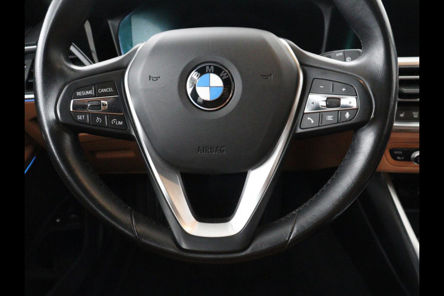 BMW 3 Serie Touring 330e Business Edition Plus | SOH 88,3% | Leder | Stoelverwarming | | Carplay | Navigatie | Park assist | Sfeerverlichting | Elektrische achterklep