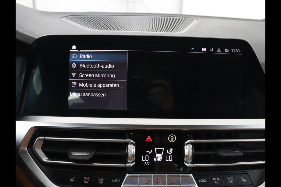 BMW 3 Serie Touring 330e Business Edition Plus | SOH 88,3% | Leder | Stoelverwarming | | Carplay | Navigatie | Park assist | Sfeerverlichting | Elektrische achterklep