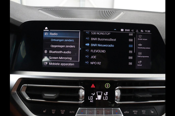BMW 3 Serie Touring 330e Business Edition Plus | SOH 88,3% | Leder | Stoelverwarming | | Carplay | Navigatie | Park assist | Sfeerverlichting | Elektrische achterklep