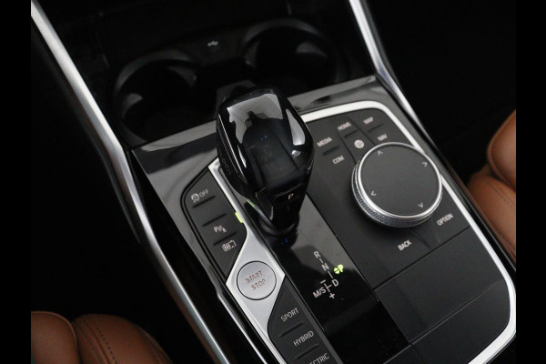 BMW 3 Serie Touring 330e Business Edition Plus | SOH 88,3% | Leder | Stoelverwarming | | Carplay | Navigatie | Park assist | Sfeerverlichting | Elektrische achterklep