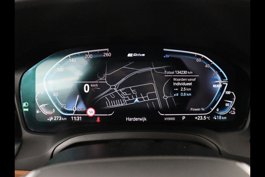 BMW 3 Serie Touring 330e Business Edition Plus | SOH 88,3% | Leder | Stoelverwarming | | Carplay | Navigatie | Park assist | Sfeerverlichting | Elektrische achterklep