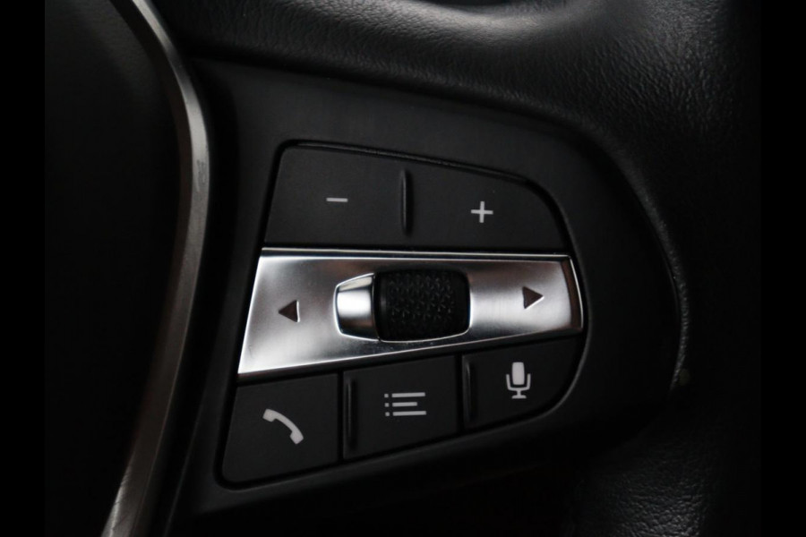 BMW 3 Serie Touring 330e Business Edition Plus | SOH 88,3% | Leder | Stoelverwarming | | Carplay | Navigatie | Park assist | Sfeerverlichting | Elektrische achterklep