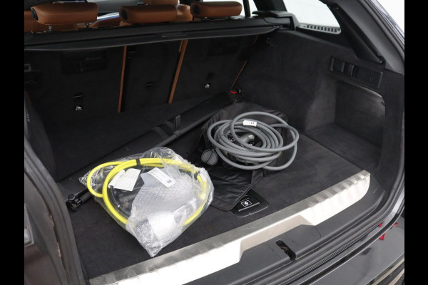 BMW 3 Serie Touring 330e Business Edition Plus | SOH 88,3% | Leder | Stoelverwarming | | Carplay | Navigatie | Park assist | Sfeerverlichting | Elektrische achterklep