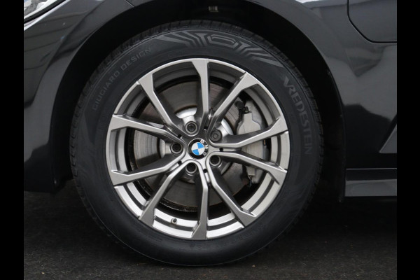 BMW 3 Serie Touring 330e Business Edition Plus | SOH 88,3% | Leder | Stoelverwarming | | Carplay | Navigatie | Park assist | Sfeerverlichting | Elektrische achterklep