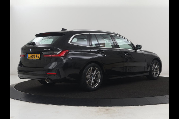 BMW 3 Serie Touring 330e Business Edition Plus | SOH 88,3% | Leder | Stoelverwarming | | Carplay | Navigatie | Park assist | Sfeerverlichting | Elektrische achterklep