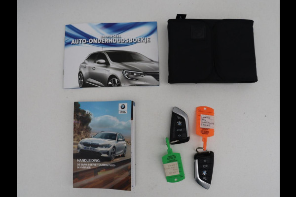 BMW 3 Serie Touring 330e Business Edition Plus | SOH 88,3% | Leder | Stoelverwarming | | Carplay | Navigatie | Park assist | Sfeerverlichting | Elektrische achterklep