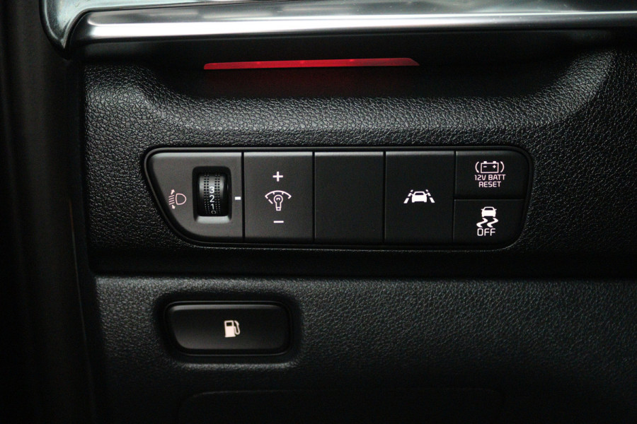 Kia Niro 1.6 GDi Hybrid ExecutiveLine (STOEL/STUUR VERWARMING, CRUISE ADAPTIEF, CAMERA, NAVIGATIE)