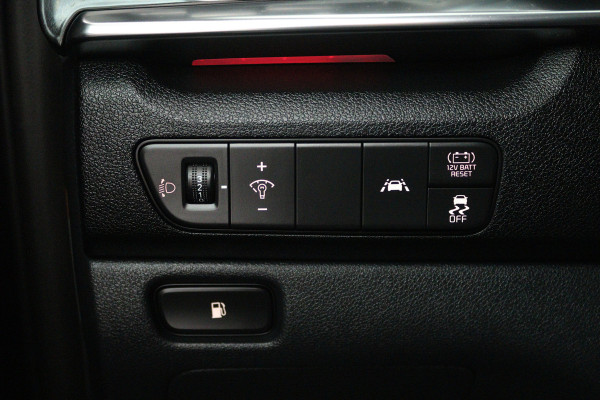 Kia Niro 1.6 GDi Hybrid ExecutiveLine (STOEL/STUUR VERWARMING, CRUISE ADAPTIEF, CAMERA, NAVIGATIE)
