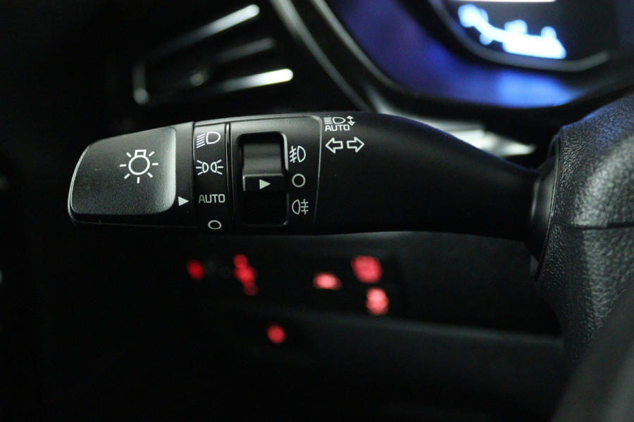 Kia Niro 1.6 GDi Hybrid ExecutiveLine (STOEL/STUUR VERWARMING, CRUISE ADAPTIEF, CAMERA, NAVIGATIE)