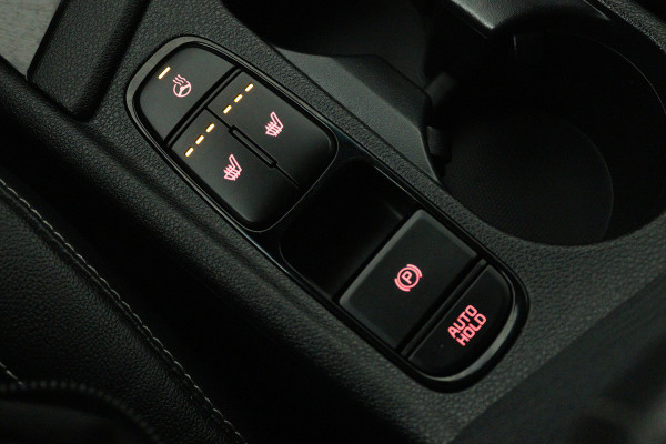 Kia Niro 1.6 GDi Hybrid ExecutiveLine (STOEL/STUUR VERWARMING, CRUISE ADAPTIEF, CAMERA, NAVIGATIE)