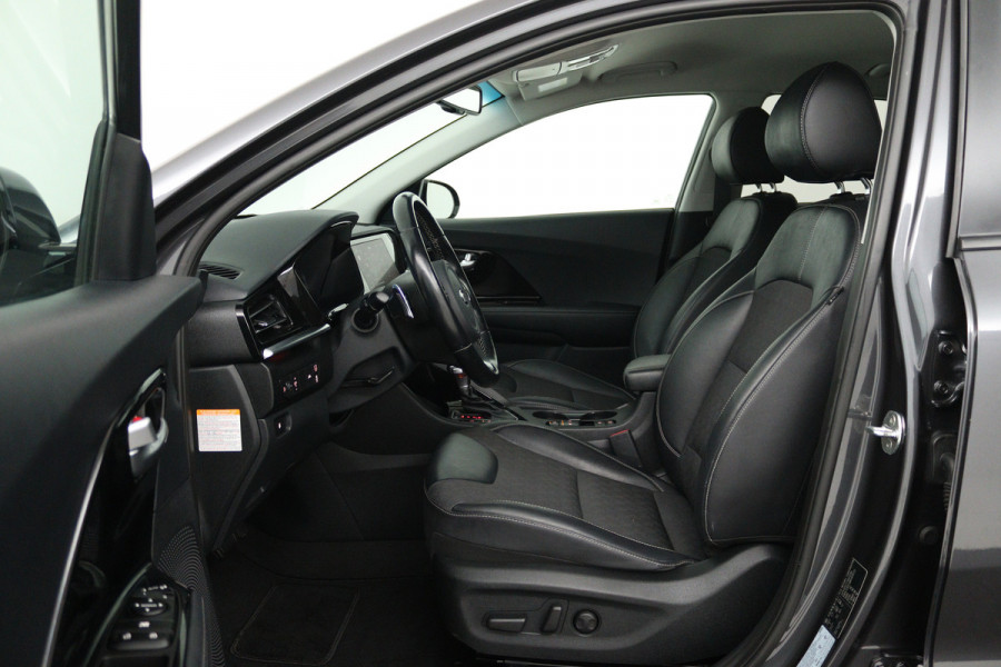 Kia Niro 1.6 GDi Hybrid ExecutiveLine (STOEL/STUUR VERWARMING, CRUISE ADAPTIEF, CAMERA, NAVIGATIE)