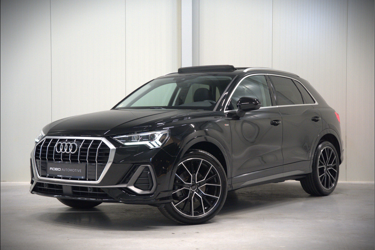 Audi Q3 35 TFSI S Line Pro Line S S-Line | Panoramadak | Stoelverwarming | Camera | Cruise Control | Apple Carplay | Dodehoekdetectie | Navigatie | Parkeersensoren |