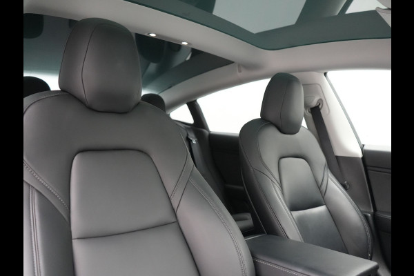 Tesla Model 3 Standard RWD Plus 60 kWh 325pk | Adaptive Cruise | Panodak | Self Driving | Camera | Keyless | Navigatie Via Google Maps | Spotify | DAB | 19"L.M |