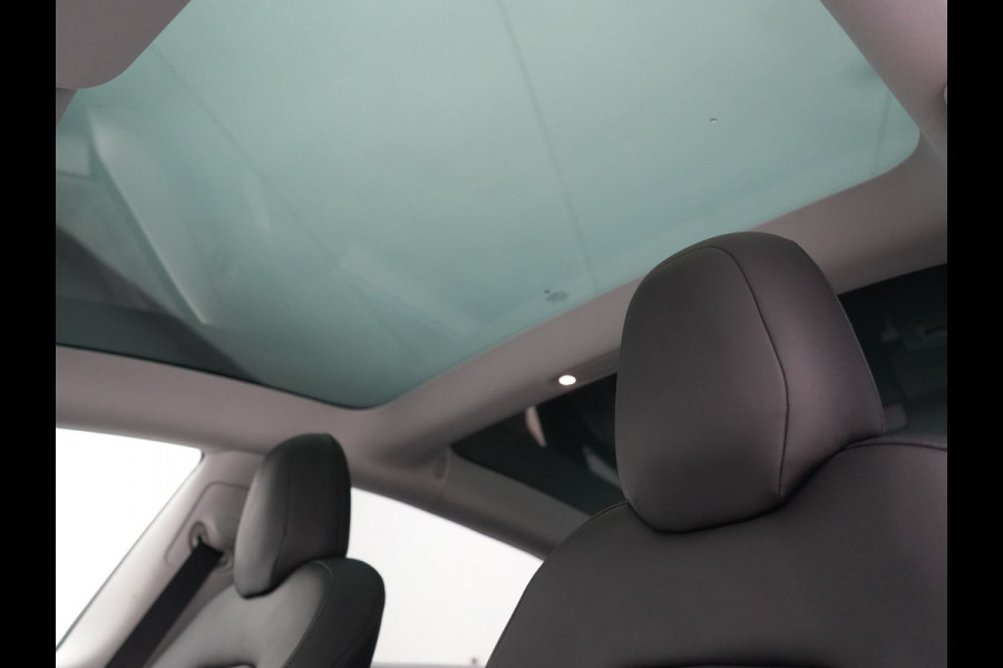 Tesla Model 3 Standard RWD Plus 60 kWh 325pk | Adaptive Cruise | Panodak | Self Driving | Camera | Keyless | Navigatie Via Google Maps | Spotify | DAB | 19"L.M |