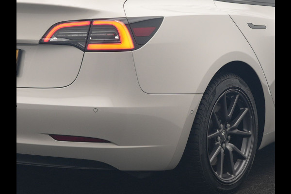 Tesla Model 3 Standard RWD Plus 60 kWh 325pk | Adaptive Cruise | Panodak | Self Driving | Camera | Keyless | Navigatie Via Google Maps | Spotify | DAB | 19"L.M |