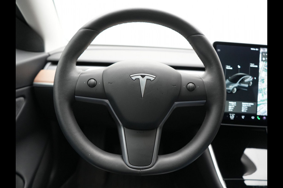 Tesla Model 3 Standard RWD Plus 60 kWh 325pk | Adaptive Cruise | Panodak | Self Driving | Camera | Keyless | Navigatie Via Google Maps | Spotify | DAB | 19"L.M |