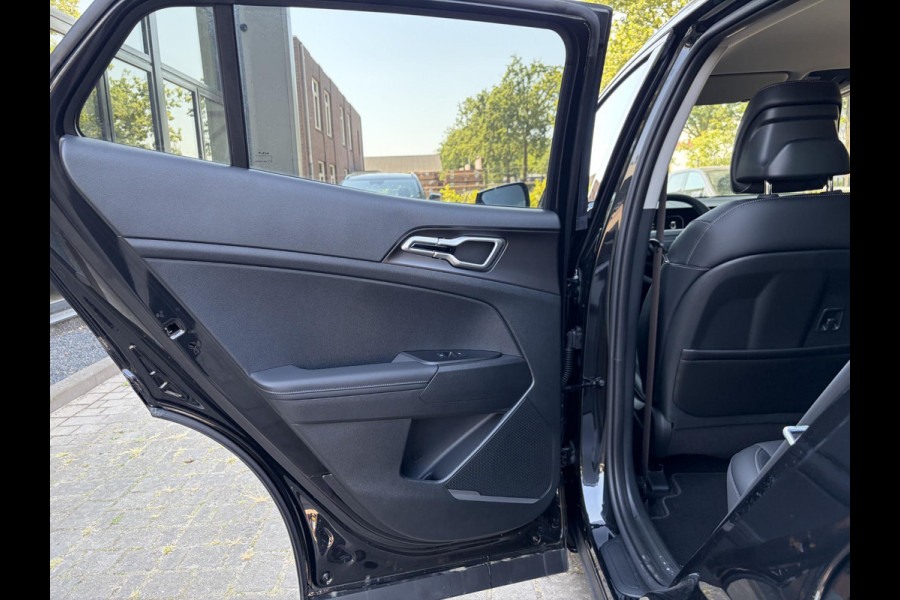 Kia Sportage 1.6 T-GDi Hybrid DynamicLine PHEV NIEUWE AUTO! | 10jr FABR. GARANTIE KIA | ELECTR. ACHTERKLEP | DODEHOEK CENSOR | ELECTR. STOELEN | STOEL en STUURWIELVERWARMING
