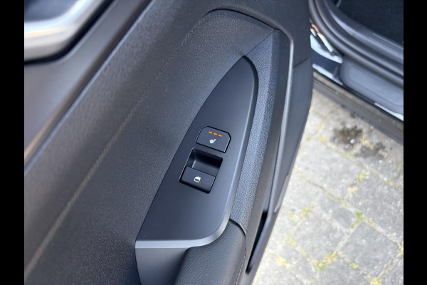 Kia Sportage 1.6 T-GDi Hybrid DynamicLine PHEV NIEUWE AUTO! | 10jr FABR. GARANTIE KIA | ELECTR. ACHTERKLEP | DODEHOEK CENSOR | ELECTR. STOELEN | STOEL en STUURWIELVERWARMING