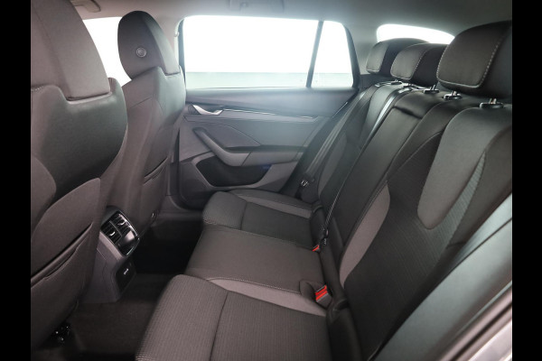 Škoda Octavia Combi 1.5 TSI MHEV Business Edition Plus 150 pk 7 versn. DSG | Chrome Pakket | Trekhaak | Winter Pakket | Lichtmetalen velgen 18" Lerna Antraciet