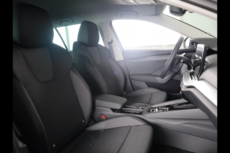 Škoda Octavia Combi 1.5 TSI MHEV Business Edition Plus 150 pk 7 versn. DSG | Chrome Pakket | Trekhaak | Winter Pakket | Lichtmetalen velgen 18" Lerna Antraciet