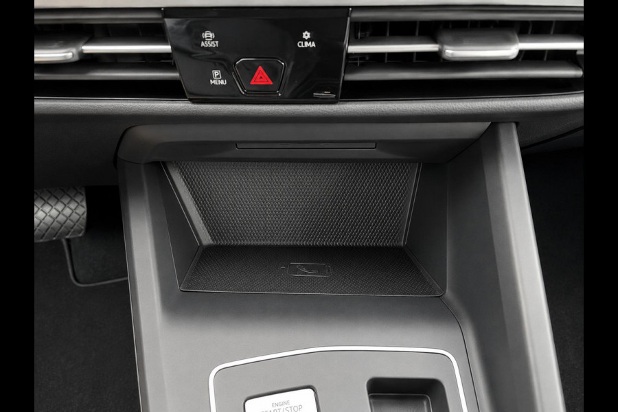 Volkswagen Golf Variant 1.5 eTSI Life Business Automaat Trekhaak Airco ECC Navi Carplay Adaptive Cruise Control Full LED Stoel/stuurwielverwarming PDC VA Camera DAB Virtual Cockpit Privacy Glass