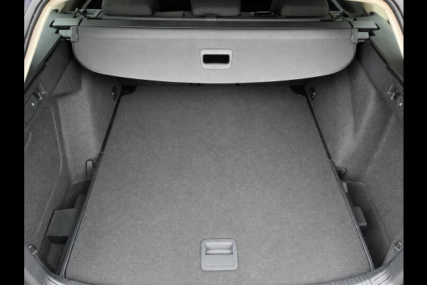 Volkswagen Golf Variant 1.5 eTSI Life Business Automaat Trekhaak Airco ECC Navi Carplay Adaptive Cruise Control Full LED Stoel/stuurwielverwarming PDC VA Camera DAB Virtual Cockpit Privacy Glass